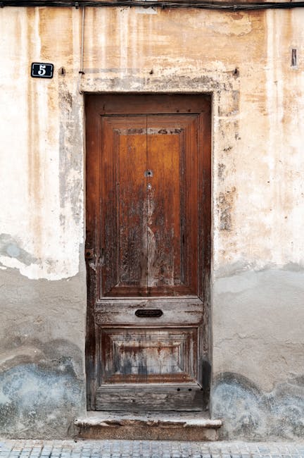 Heritage wooden door with number 5